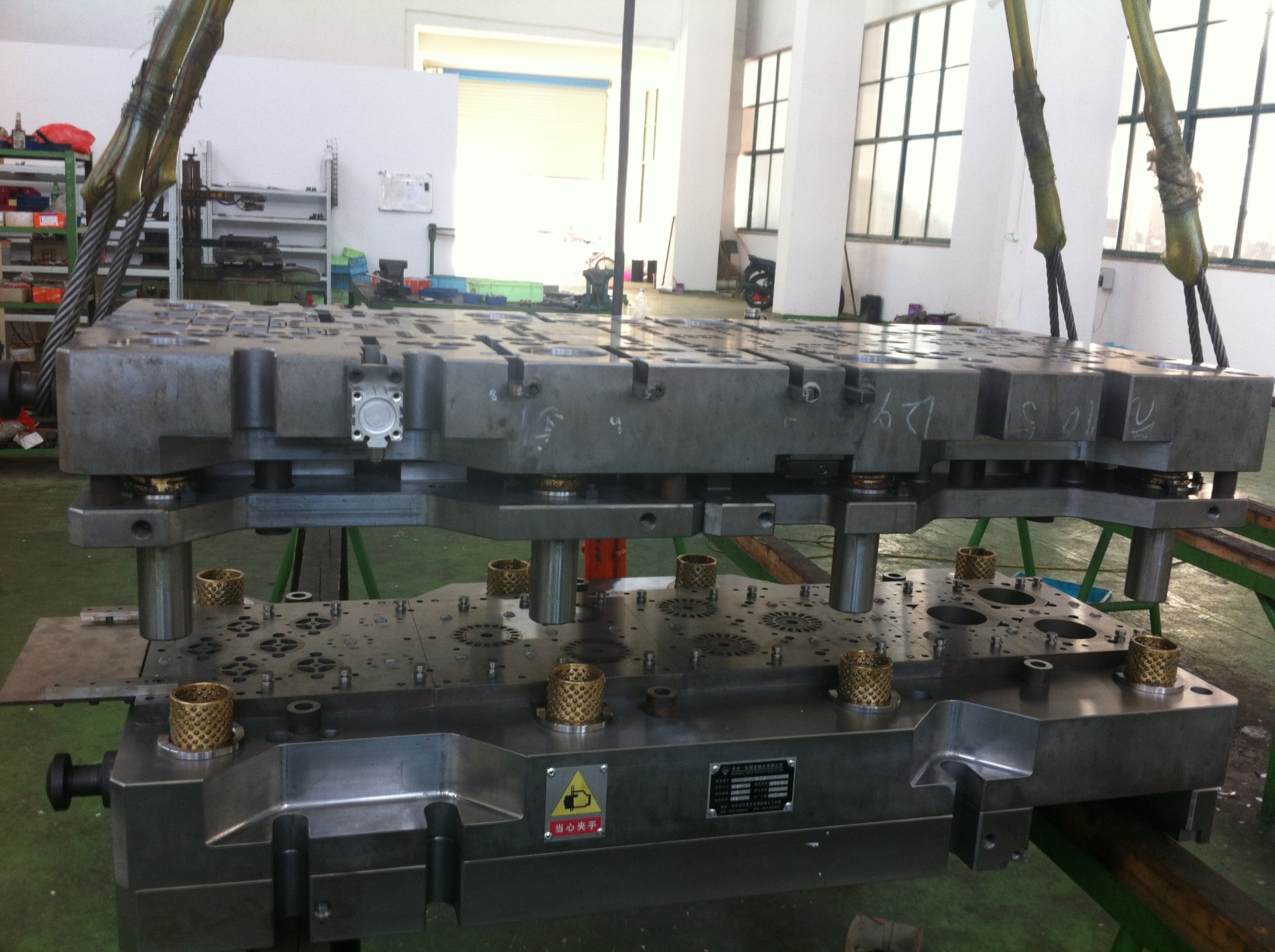 常州一鉆精密模具 專注馬達鐵芯自動疊鉚高速沖模具的卓越制造